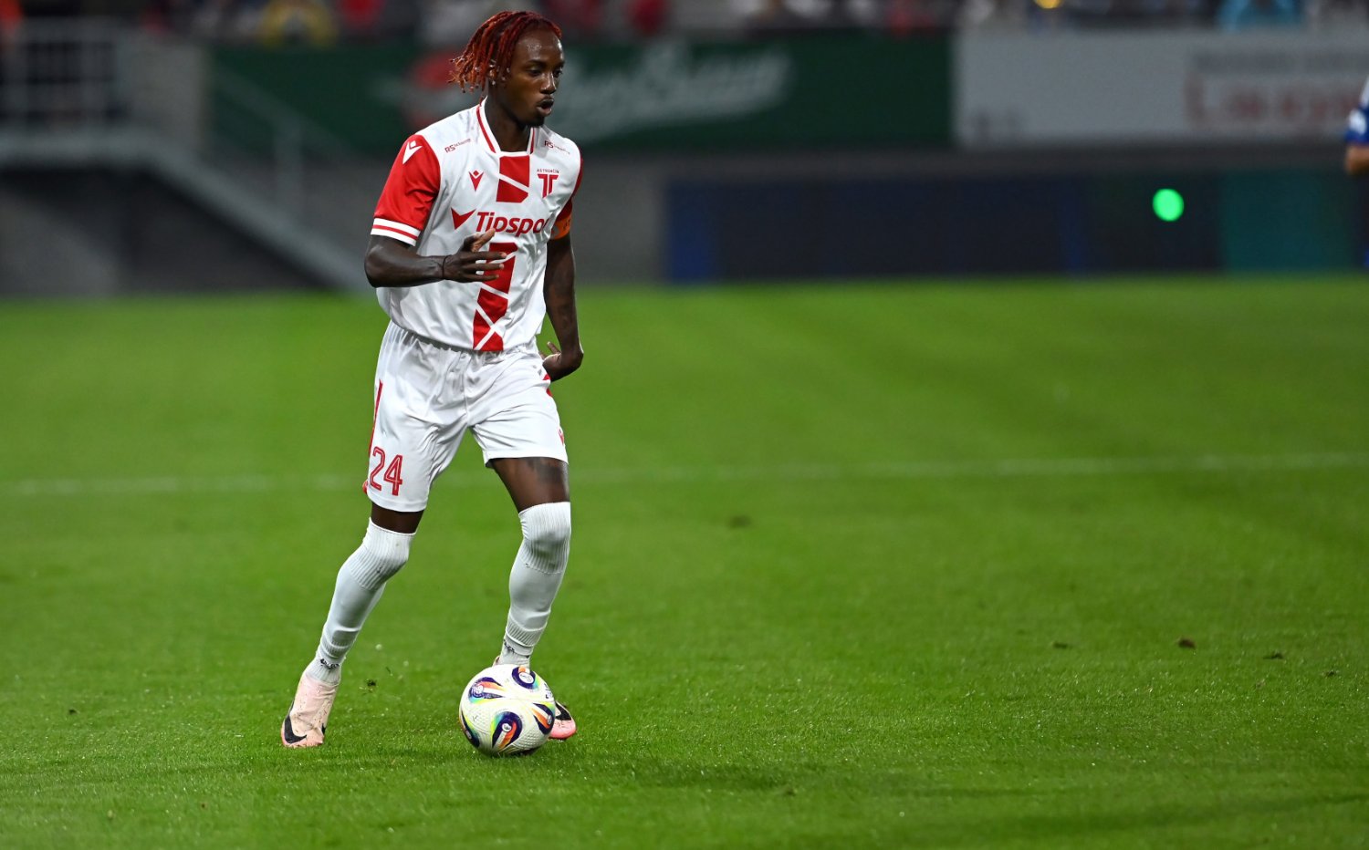 Klub | Mustvo opa mlad tonk Rayan Elie Guibero